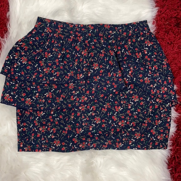 Floral Mini Skirt / Ruffle - Picture 3 of 3